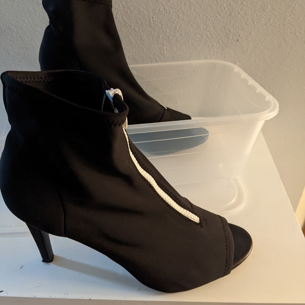 Juicy Couture heel bootie